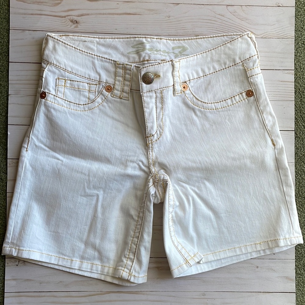 Seven7 Size 10 Petite Cream/Beige Shorts